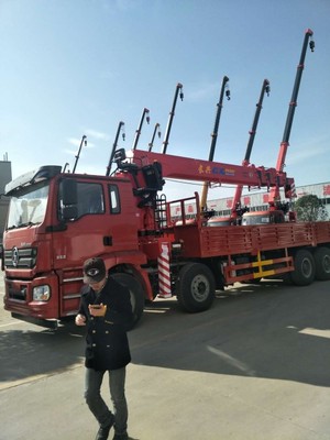 隨州陜汽德龍前四后八隨車(chē)吊 包上戶、可按揭的工程運(yùn)輸利器